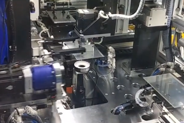 機器視覺的平板電腦屏幕組件覆膜應用