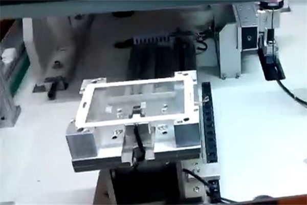 機器視覺引導(dǎo)OCA真空貼合機應(yīng)用